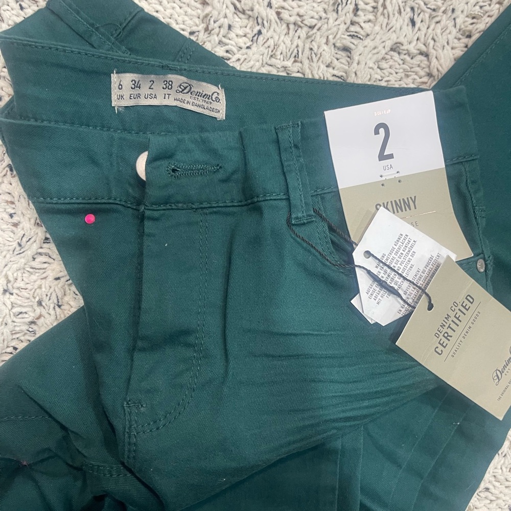 Denim&Co Women's Skinny Jeans in Dark Green - Picture 2 of 3